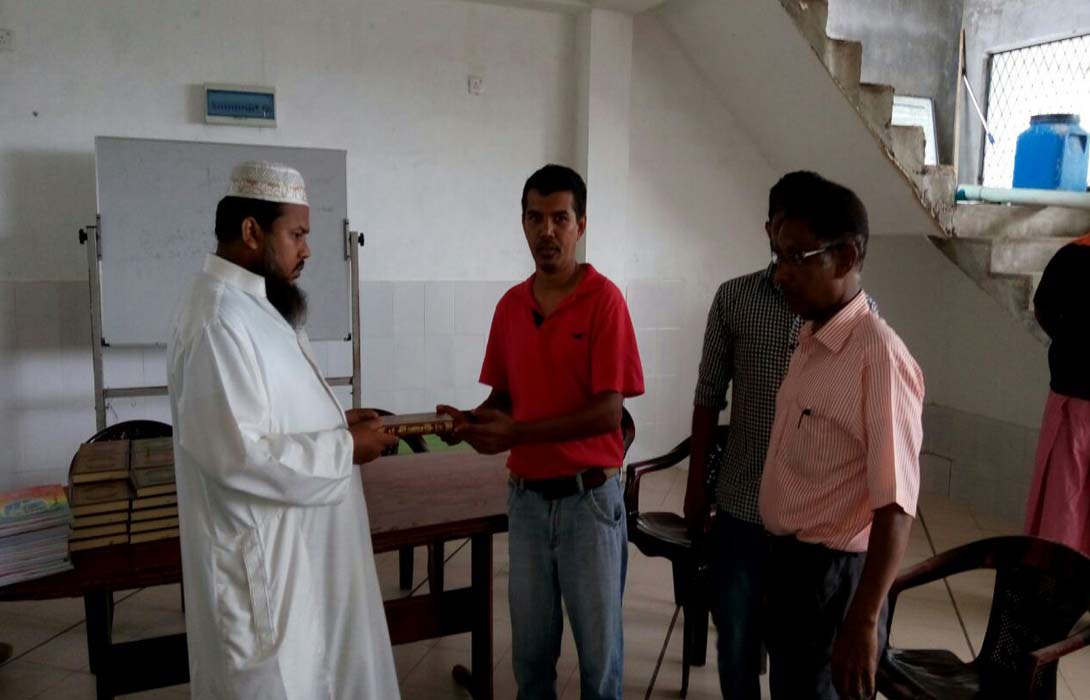 Quran Distribution to Flood Effected Mosques In Wellampitiya