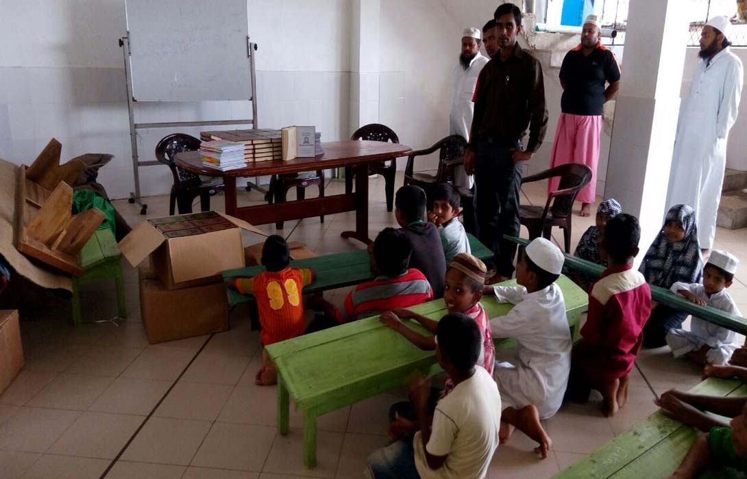 Quran Distribution to Flood Effected Mosques In Wellampitiya